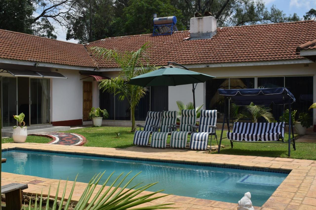 The Crown Inn Guest House Harare Exterior photo